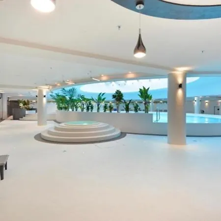 Hanza Tower Club Pool & Sauna & Jacussi & Apartament *