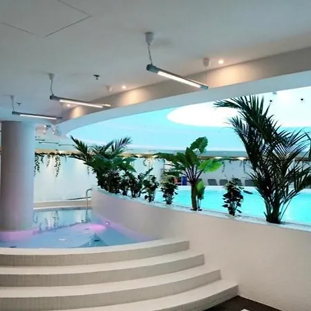 Hanza Tower Club Pool & Sauna & Jacussi & Apartament